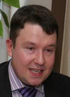 Андрей Конусов с графиками в руках рассказывает, как собирается довести капитализацию Leta IT до миллиарда долларов