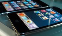 Поскольку емкость памяти iPhone 3G S достигает 32 Гбайт, имеет смысл предоставить клиентам возможность переносить на устройство информацию, не проводя с ней предварительных манипуляций. Вполне вероятно, в отдельных случаях они захотят обращаться к данным непосредственно с устройства, а иногда — употреблять iPhone в качестве временного хранилища, когда нужно перенести файлы с одного ПК на другой. Зачем держать важные рабочие файлы на крошечной флэшке, которую легко потерять, если той же цели успешно служит телефон?