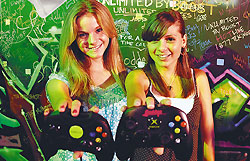 Бонни и Фелиция выступают за то, чтобы состязания Высшей лиги начали показывать по телевидению: по их словам, если уж люди смотрят, как гоночные автомобили «накручивают» бесконечные круги по треку, то почему бы не транслировать и то, как геймеры соревнуются друг с другом за игровыми приставками