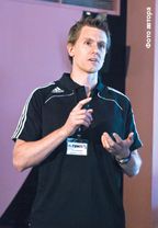 Главный продюсер FIFA 09 Пол Хоссак