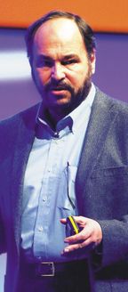 Пол Мариц, рассказывая о новой архитектуре специалистам старшего поколения, предпочитает называть ее «программным мэйнфреймом»