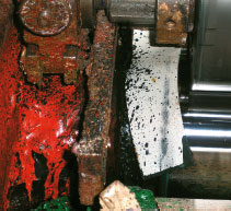 Сильное разбрызгивание краски бывает причиной остановки машины