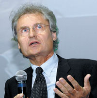 Свое выступление на конференции SAP TechEd Хеннинг Кагерманн начал с анализа основных тенденций современного бизнеса