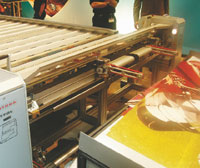 Самый быстрый промышленный широкоформатный принтер вмире— барабанный HP Scitex TJ8500обрастает периферией: система резки влинию отFotoba 