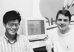 Первое появление компании Yahoo на небосклоне Internet произошло в 1994 году, когда Джерри Янг и Дэвид Фило еще учились в Стэнфордском университете — что и подтверждалось адресом их первого сайта http://akebono.stanford.edu/yahoo/. В конце 1994 года адрес был заменен