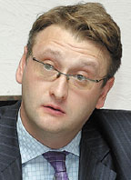 По словам Владимира Смирнова, в банке не намерены отказываться от отдельных отечественных решений и рассчитывают на симбиоз мощного производительного ядра и лучших российских практик