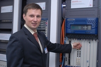 Андрей Климов демонстрирует работу 10-терабитного маршрутизирующего кластера 