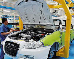 Нужно сопротивляться искушению наложить проклятие на всех китайских производителей за некоторые недоработки. Тысячи компаний уже организовали в Китае свое производство. Здесь выпускается практически все, начиная от плейеров Apple iPod и заканчивая спортивной обувью Nike