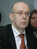 Марк Твердынин считает, что в России общественное и государственное партнерство в вопросе безопасности Internet находится пока в начальном состоянии, почти нет государственных образовательных программ и подготовленных учителей 