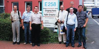 Российская делегация у входа в святая святых – Центр компетенции