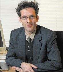 Маркус Якобсон: «Просветительские усилия, направленные на информирование людей об опасности электронных атак, неэффективны. Малейшее изменение рекомендованного алгоритма действия приводит к тому, что выстроенная защита жертв рушится, и они охотно выплачивают злоумышленникам дивиденды, на которые те претендуют»