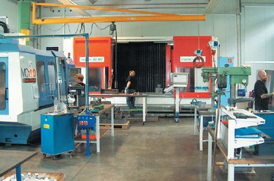 Детали трафаретных машин MHM изготовляются здесь же, на заводе в Австрии, на прецизионных станках с числовым программным управлением