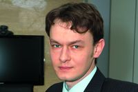 «Помочь в борьбе с инсайдерами может правильный компромисс между необходимостью «закручивать гайки» в области безопасности и необходимостью поддерживать нормальную атмосферу в коллективе», Алексей Гаврилов, начальник информационно-аналитического управления ОАО «Верофарм» 