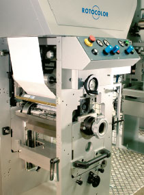 На узкорулонных Rotocolor Rotova, благодаря небольшим габаритам, печатная секция меняется извлечением через боковую стенку