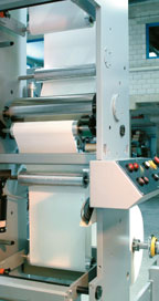 Сервоприводные устройства ввода и вывода полотна в составе Rotocolor Rotova 300 — один из важнейших компонентов качественной работы с тянущимися материалами