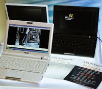 EeePC 900 легко отличить по увеличенному экрану и наличию Web-камеры