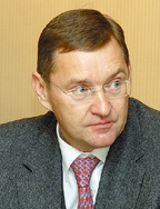 Кюести Козлов считает достижимым ранее заявленный на текущий год показатель продаж ИБП, равный 50 млн долл. несмотря «на довольно слабое для всех вендоров первое полугодие»