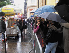 По заявлениям Apple, за уикенд, следующий после начала продаж, было продано два миллиона экземпляров новой версии Mac OS X 10.5 Leopard