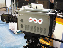 NHK пока не берется прогнозировать, когда начнется вещание в формате SHV. Однако с внедрением формата высокой четкости эта компания не медлила. Регулярное вещание в формате HDTV она начала в середине 90‑х годов, используя аналоговую систему, разработанную в тех же лабораториях, что и SHV. А прототип той системы был впервые показан публике в 1969 году. После начала вещания в цифровом формате HDTV в 2000 году аналоговая система прекратила работу