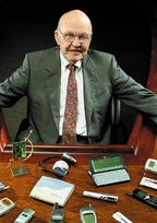 По словам Джека Килби, в 1958 году его цели формулировались очень просто: снизить себестоимость производства, упростить сборку, сделать элементную базу компактнее и устойчивее