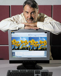 По словам Джеффа Вулфа, Xerox разрабатывает прототипы устройств, поддерживающих команды на естественном языке, которые могли бы помочь пользователям менять цвета, просто отдавая голосовые команды в привычных терминах или набирая на клавиатуре такие слова и фразы, как «чуть меньше желтого», «намного темнее», «более розовый», «зеленее», «значительно ярче» или «слегка светлее»