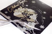 Новогодняя открытка. Эффект вьюги, зимней сказки усиливают блёстки и серебристая тесьма