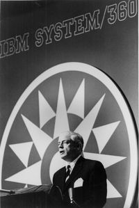 7 апреля 1964 года председатель совета директоров корпорации IBM Томас Ватсон-младший объявил о выпуске представительного семейства совместимых между собой компьютеров System/360 