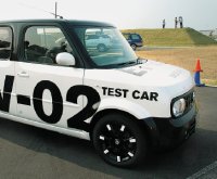 В ходе пробной поездки двигатель электромобиля продемонстрировал высокий крутящий момент, послушно реагируя на нажатие педали газа