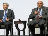 По словам старшего вице-президента Acer Джима Вонга (слева) и президента Джанфранко Лянчи, ноутбуки компании продолжат свое путешествие в мир Linux