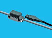 Рисунок 7. Адаптеры R&M RCO Power устанавливаются на любые круглые кабели, позволяя подавать до 300 Вт на рабочее место.