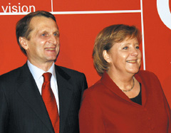 В официальном открытии выставки приняли участие канцлер Германии Ангела Меркель и ряд высокопоставленных отечественных чиновников во главе с вице-премьером российского правительства Сергеем Нарышкиным