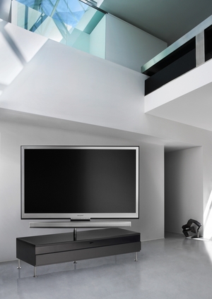 В одном из кинотеатров Токио появился новый жидкокристаллический монстр Sharp с диагональю 108 дюймов