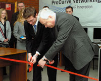 Перерезая ленточку у входа в академию, представители МИЭТ и HP пообещали не останавливать на этом сотрудничество