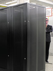 Все под контролем. Помещения нового ЦОД круглосуточно охраняются и оборудованы системами видеонаблюдения и видеозаписи.