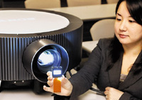 Проекторы серии VPL- Fx300L используют трехматричную систему 3LCD и фирменную технологию обработки изображения BrightEra