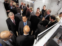 Рисунок 4. В «зеленом» ЦОД от Rittal, Lampertz и Litcos на CeBIT 2008 маршрут осмотра экспозиции был тщательно продуман, чтобы посетители могли следить за объяснениями. 