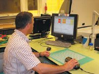 Нам показали методику определения чувствительности пластины: вывод специальной шкалы, проявка, измерение с помощью Techkon SpectroPlate с занесением результатов в таблицу и построением графика