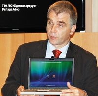 Тео Люке демонстрирует Portege A600