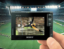 В Sony надеются, что марка Bravia, завоевавшая большую известность, обеспечит «карманному» телевизору успех на рынке