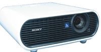 Объектив Sony VPL-EX7 защищен прозрачной пластиковой крышкой, крепление которой, кстати, нужно немного доработать. 