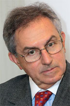 «Мы с Майклом Хаммером получили инженерное образование и не проходили подготовку в области менеджмента. Но мы мыслили системными понятиями и категориями и потому смогли разработать концепцию реинжиниринга», — Джеймс Чампи