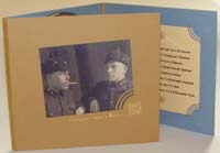 С помощью коллекции чистоцеллюлозной бумаги Colorplan выполнена коробка для диска с песнями военных лет