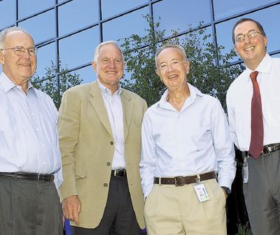 Аналитики гадают, кто может стать следующим президентом и генеральным директором Intel. Высшие посты корпорации в разные годы занимали Гордон Мур, Крейг Барретт, Энди Гроув и ее нынешний глава, Пол Отеллини