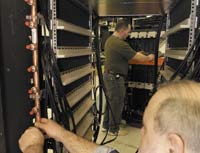 По оценкам специалистов IBM, водяное охлаждение в 4000 раз эффективнее воздушного, что позволяет корпорации помещать 448 процессорных ядер Power6 с тактовой частотой 4,7 ГГц в стойку Power 575