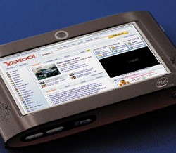 15 октября корпорация Intel продемонстрировала сразу шесть новых моделей ультрамобильных персональных компьютеров (UltraMobile Personal Computer, UMPC). Компьютеры построены на базе набора микросхем Menlow, который должен выйти в середине будущего года