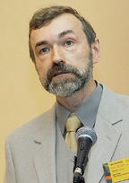 По словам Сергея Орлова, многие ожидали, что кризис подтолкнет предприятия к оптимизации бизнес-моделей и переводу составляющих ИТ на аутсорсинг, однако эти ожидания большей частью не оправдались