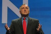 Novell планирует приобретать новые компании, чтобы дополнить свой портфель, даже несмотря на то что первая половина этого года, по прогнозам Рона Ховсепяна, будет для отрасли ИТ очень непростой 