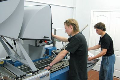 Решение может быть адаптировано под фальцевальные машины десятка производителей, мы тестировали Tri-Creaser Fast Fit, установленный на фальцовку MBO 