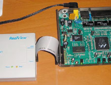 Исследователь Барнаби Джек нашел интересующий алгоритм, позволяющий выполнить на электронном устройстве на основе архитектур ARM и XScale желаемый код, после того как в течение нескольких месяцев пытался взламывать как разрабатываемое, так и уже установленное встроенное оборудование. С помощью стандартного интерфейса тестирования интегрированных схем JTAG он смог получить доступ к ячейкам памяти процессора и внимательно изучить его работу