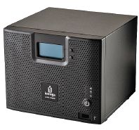 Рисунок 3. Четырехдисковый сервер хранения Iomega StorCenter ix4-200d NAS стоимостью  700 долларов, реализованный на основе дисковых массивов EMC AX, поддерживает RAID 5, RAID 10 (с автоматическим перестраиванием RAID) и JBOD (объединение дисков в один том). Он выпускается в конфигурациях 2, 4 и 8 Тбайт. Устройство поддерживает iSCSI, имеет два порта Ethernet и три порта USB 2.0 для подключения принтеров или дополнительных устройств хранения. 